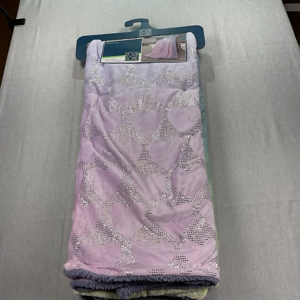 Your Zone Glimmer 50x60 Super Soft Throw